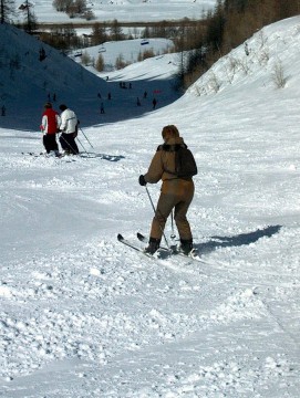 Majd ismét kiszélesedik az alsó részen
