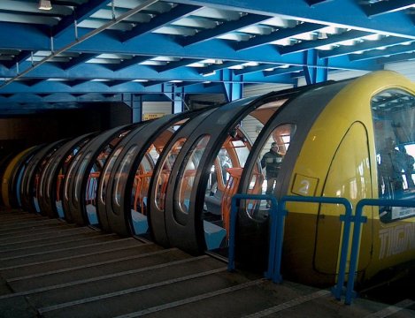 A barlangvasúttal a Motte alá