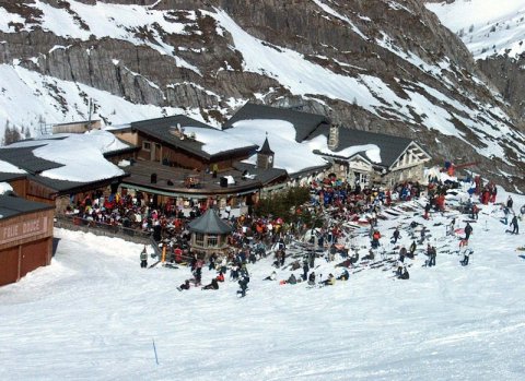 A zónahatáron lévő nagyvendéglő