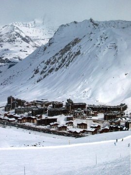 Val Claret házai felett