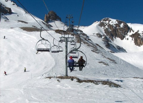 Majd ismét a hosszú liften