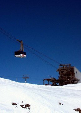 Gleccser-pálya tetejéről, a felfelé tartó kabin