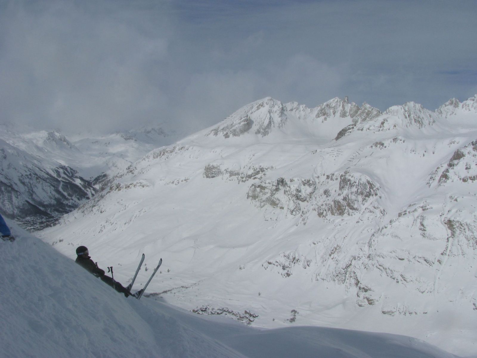 A Le Fornet-völgy 2500 méter magasból, of-piste közben