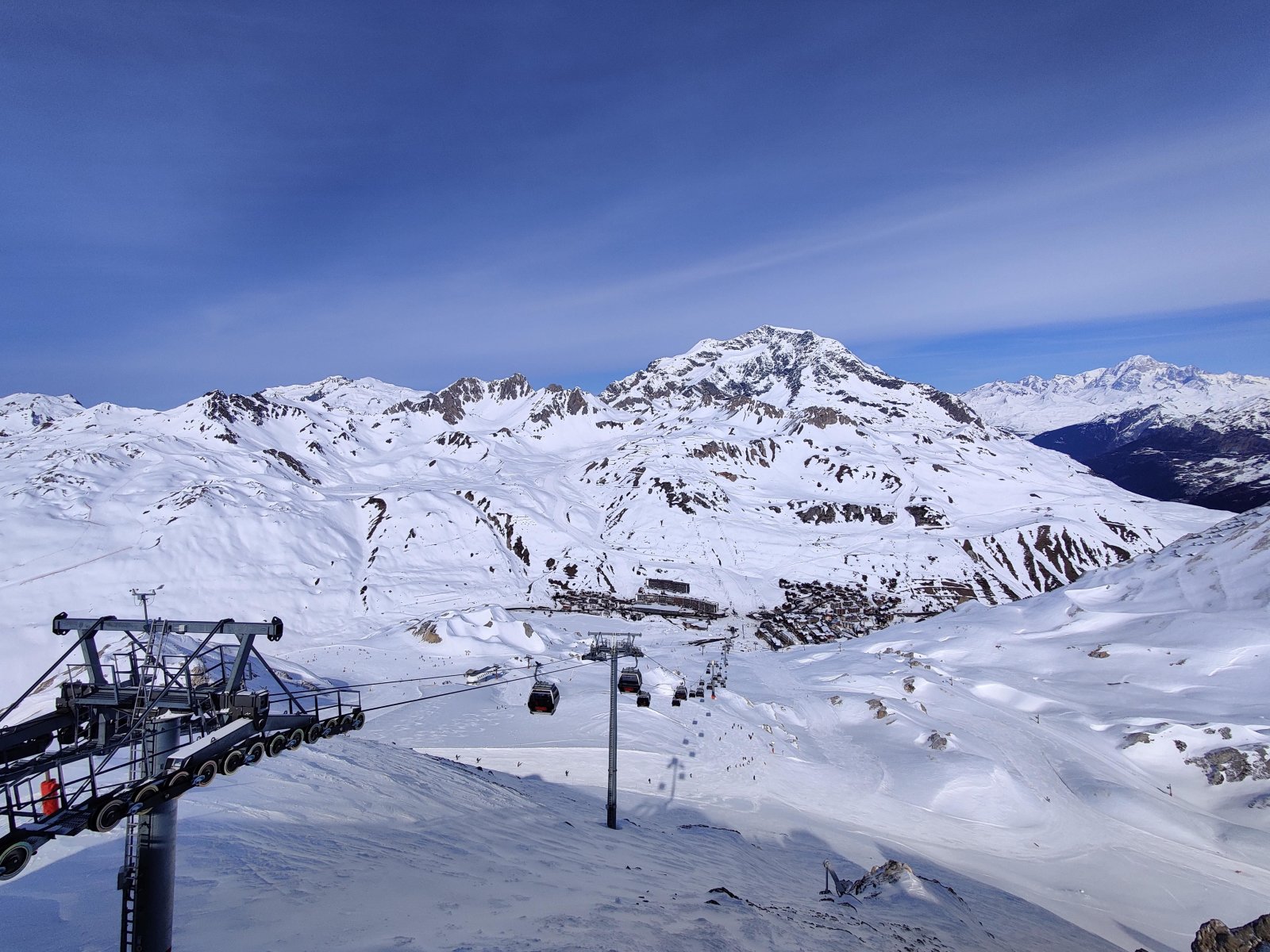 Toviére-csúcs és a hasonló nevű felvonó.