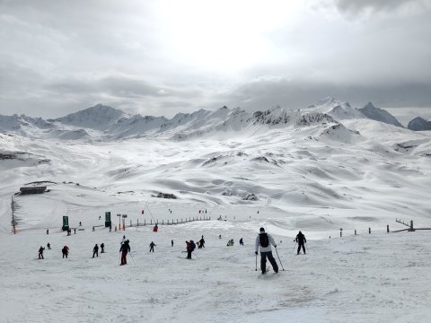 Nap végi erős forgalom lefelé Val