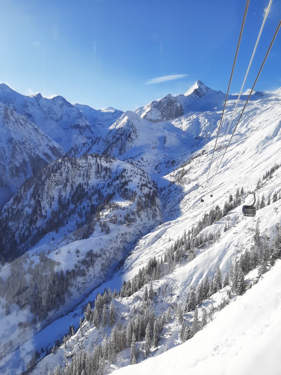 Kitzsteinhorn / Maiskogel - Kaprun-kilátás az új 3K-K-onnection liftből