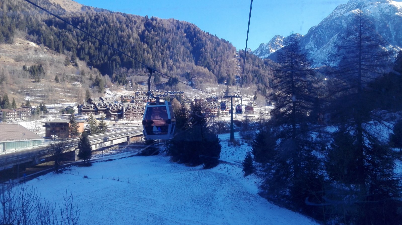 Tonale-Ponte di Legno közti kabinos felvonó
