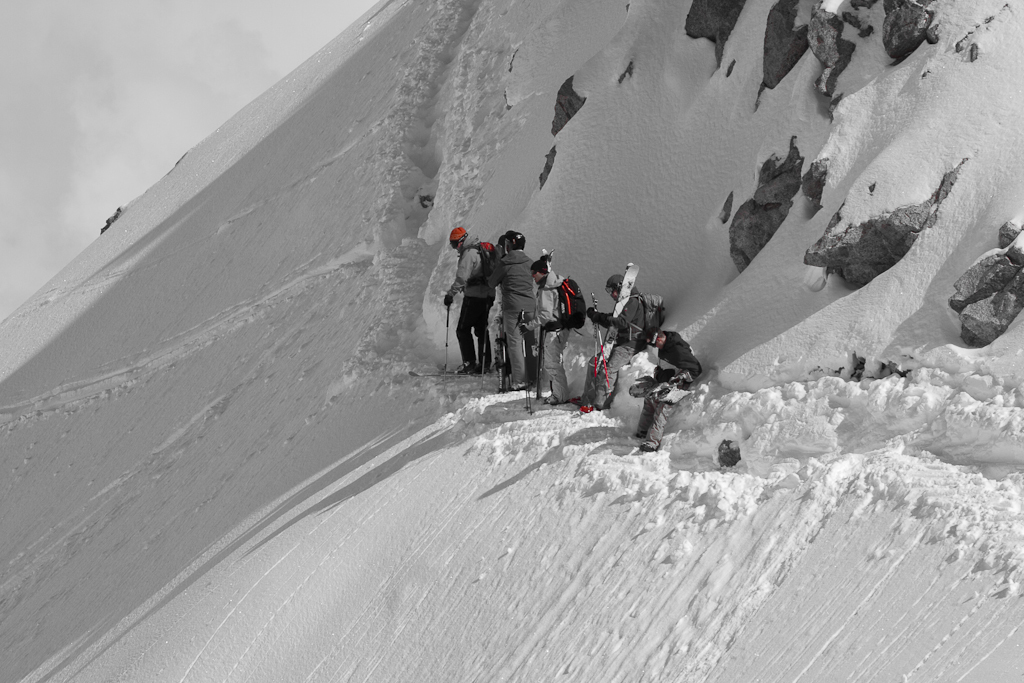 Nemzetközi csapatunk a "fal" tetején, ez az izgalmasabb beszállás (Fred Wallace felvétele)