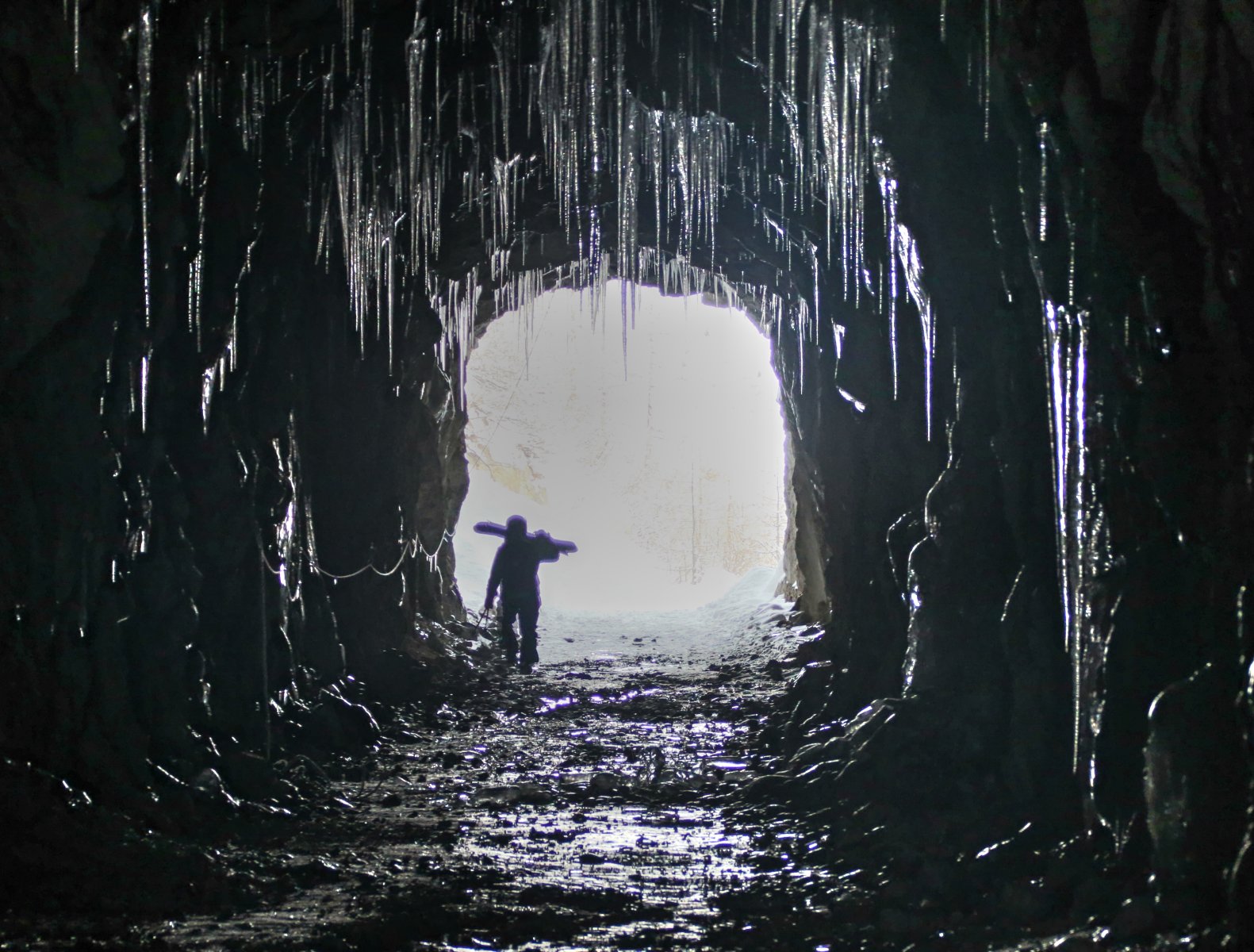 Úgy tartják, az alagút végén fény vár minket, néha porhó is :)