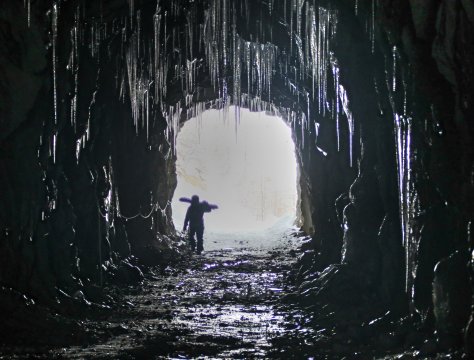 Úgy tartják, az alagút végén fény vár minket, néha porhó is :)