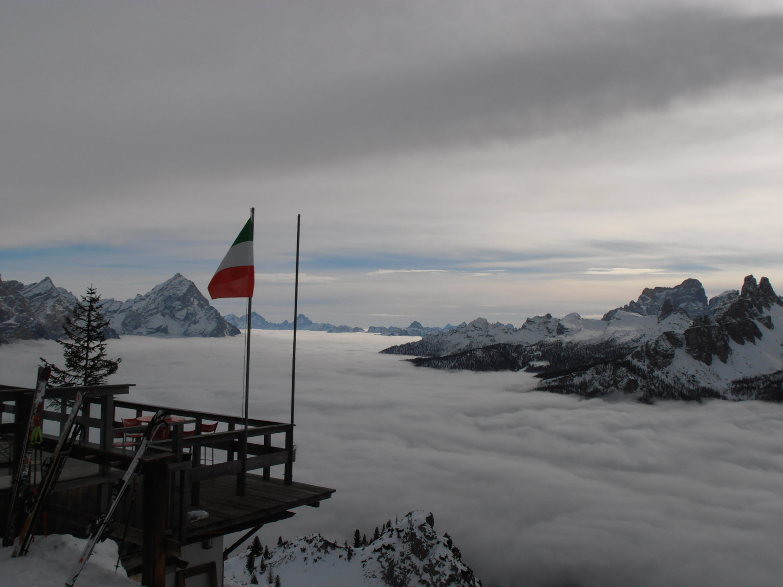 Cortina_kávézó_a_fellgek_felett