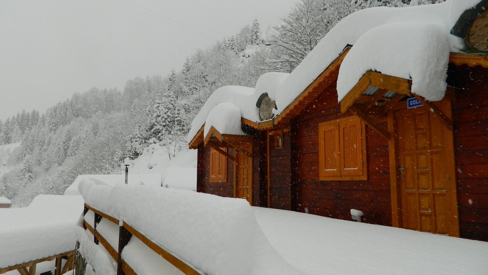 A magasabb helyeken az egy métert is meghaladta a friss hó mennyisége - Fotó: Ayder Hasimoglu