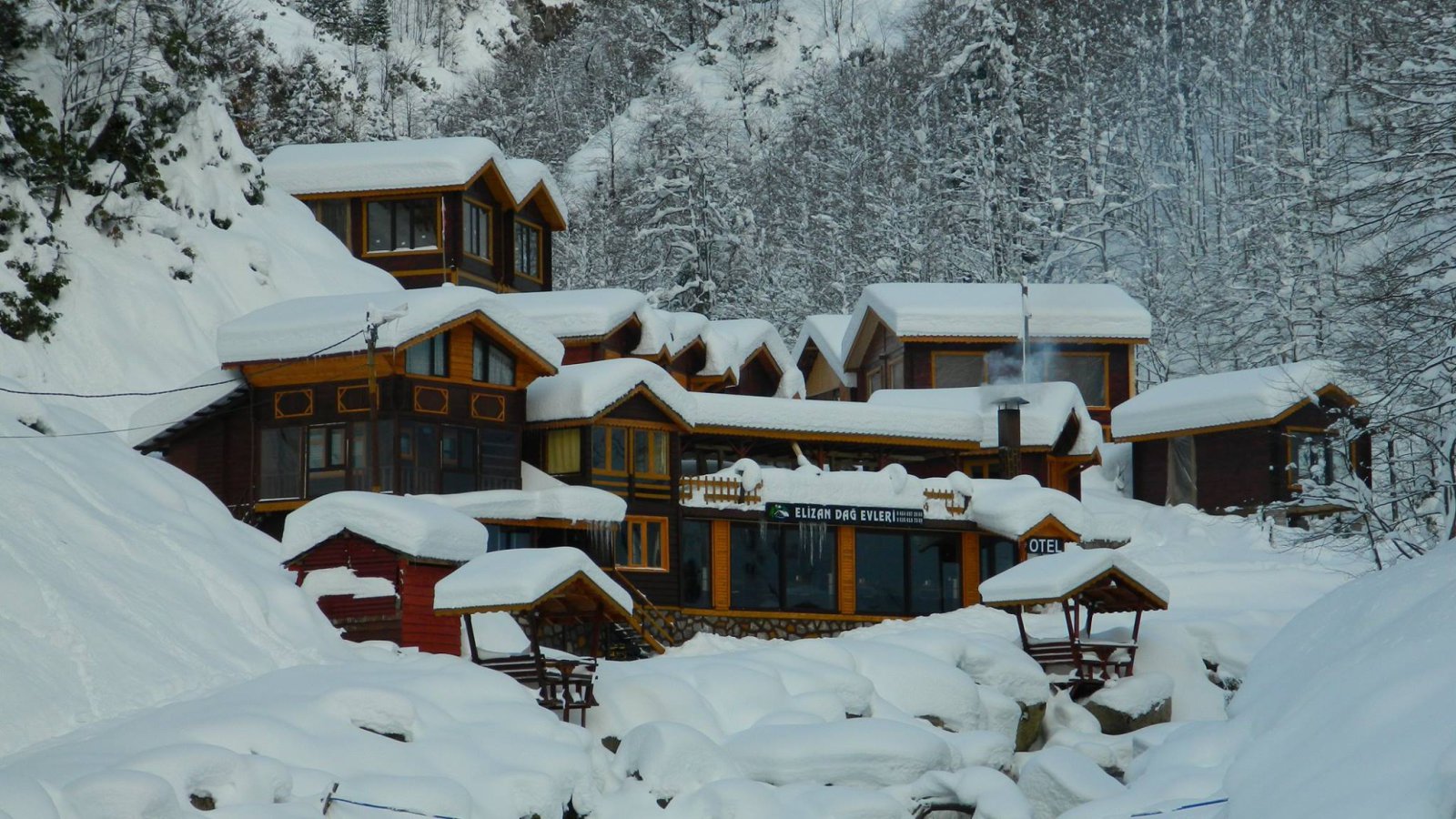 A völgyek is vastag hótakaró alatt - Fotó: Ayder Hasimoglu