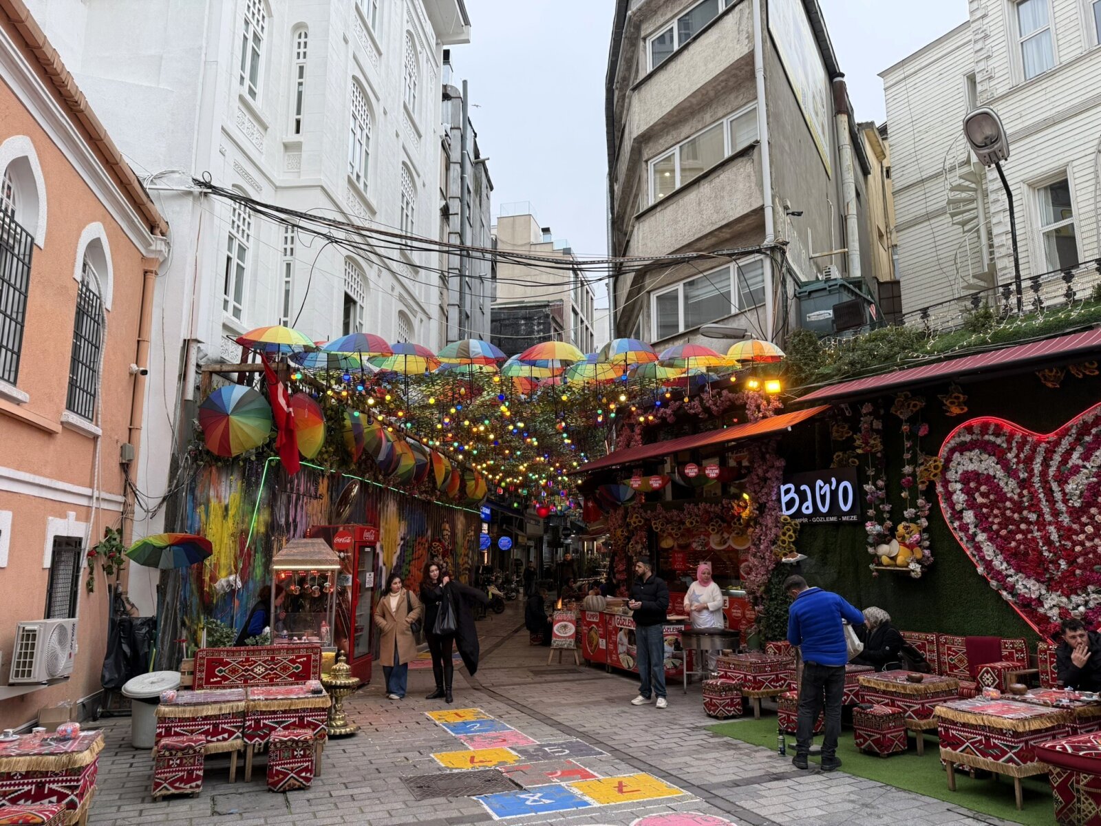 Isztambul egyik étterem utcája a sok közül