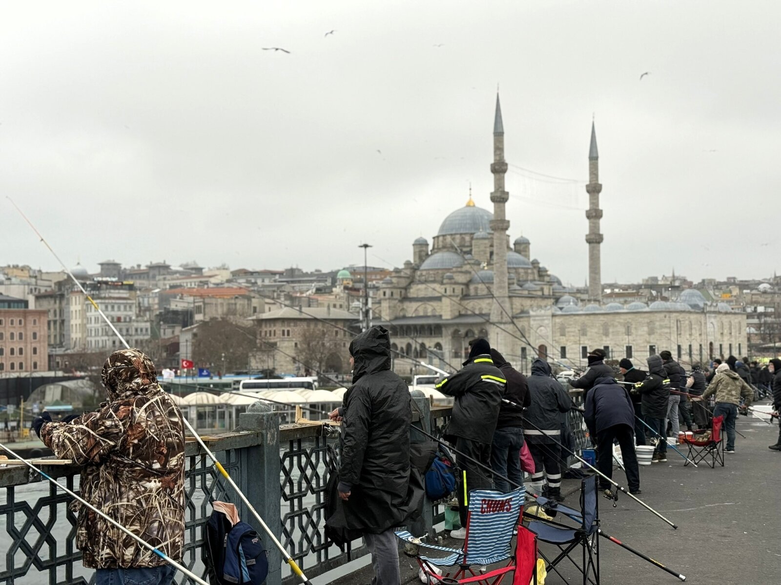 Borús időjárás Isztambulban, cserébe elfogadható mennyiségű turista