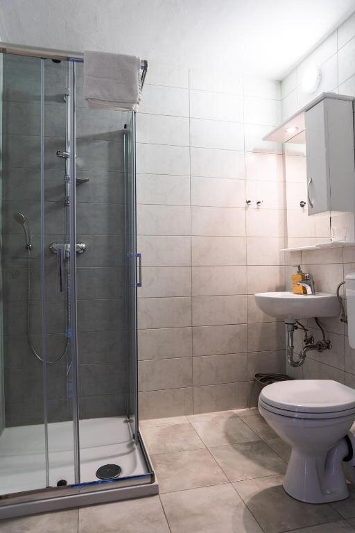 1 külön hálószobás apartman (hegyre néző)