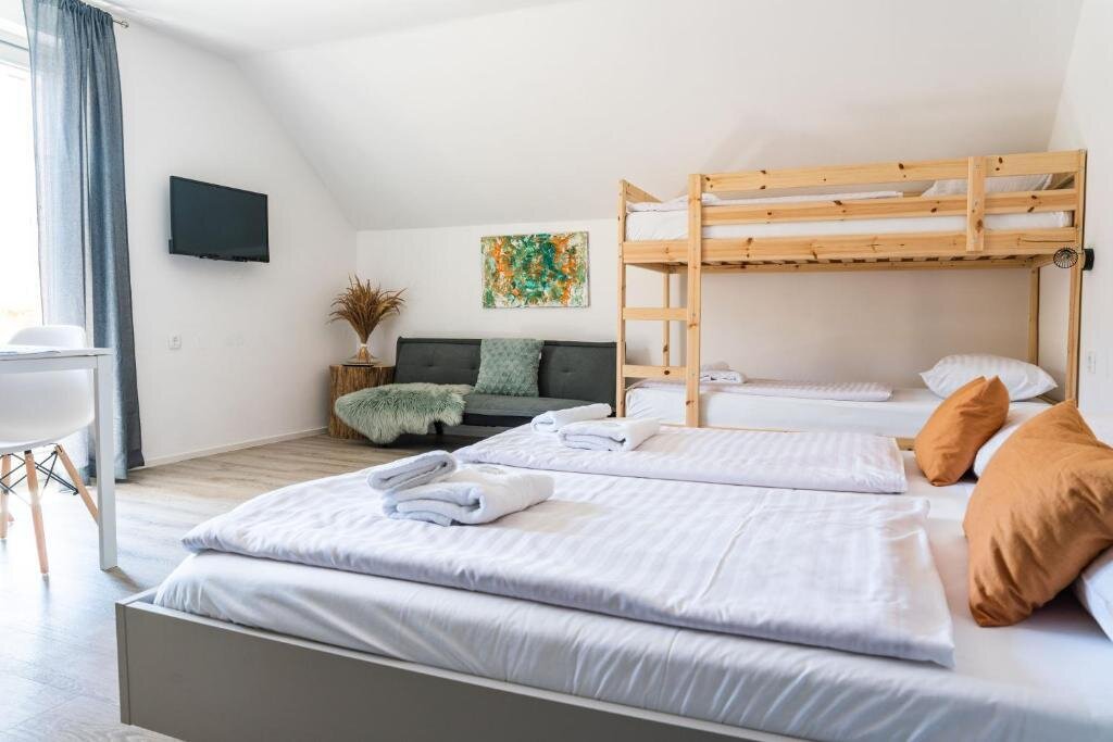 Nagy stúdió emeletes ággyal - 4-5 fős