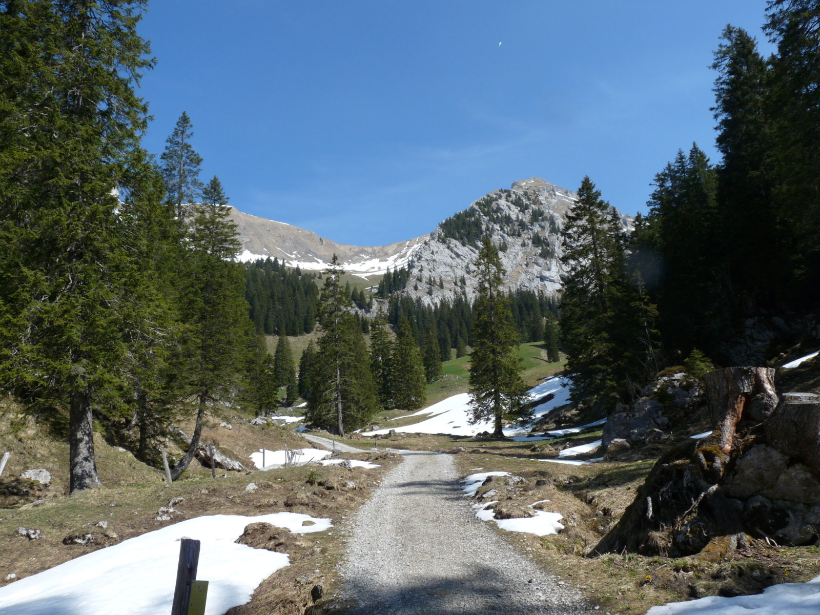 az első hófoltok 1500 méter környékén