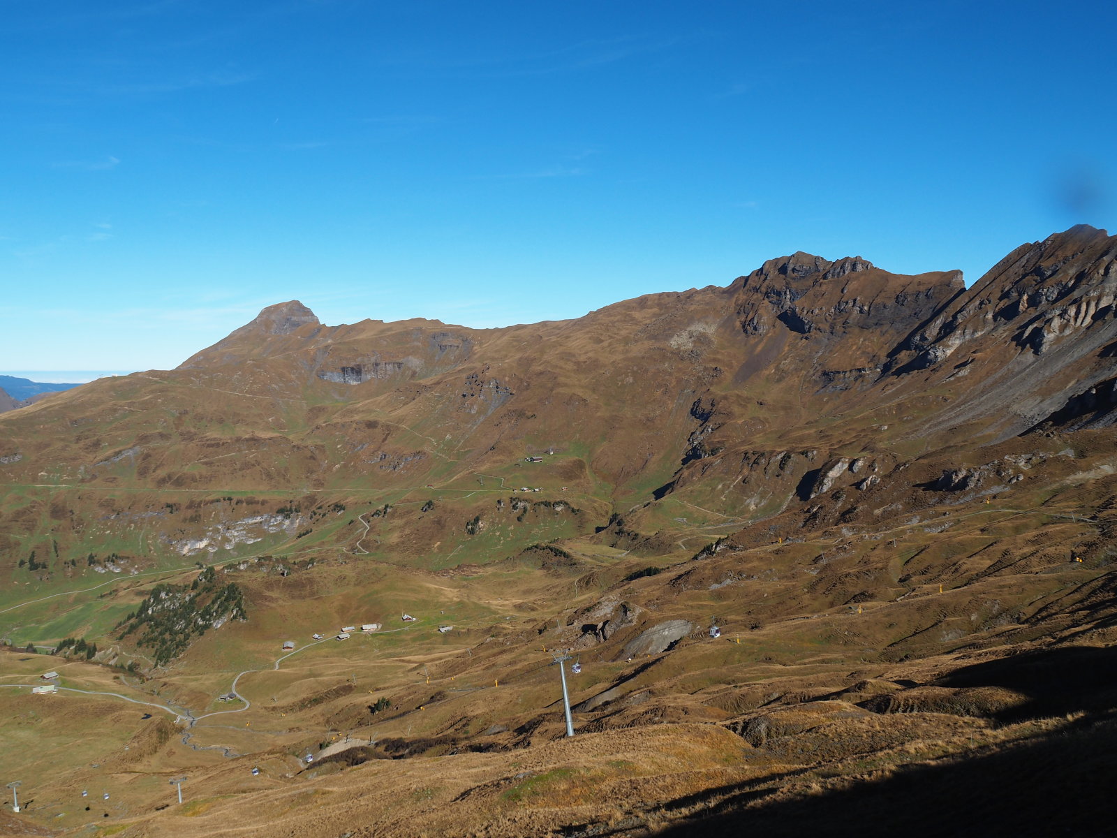 Télen ezek mind sípályák