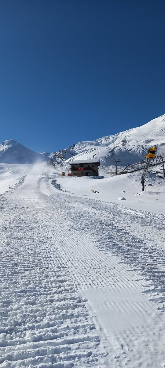 2870 méteren hóágyuznak