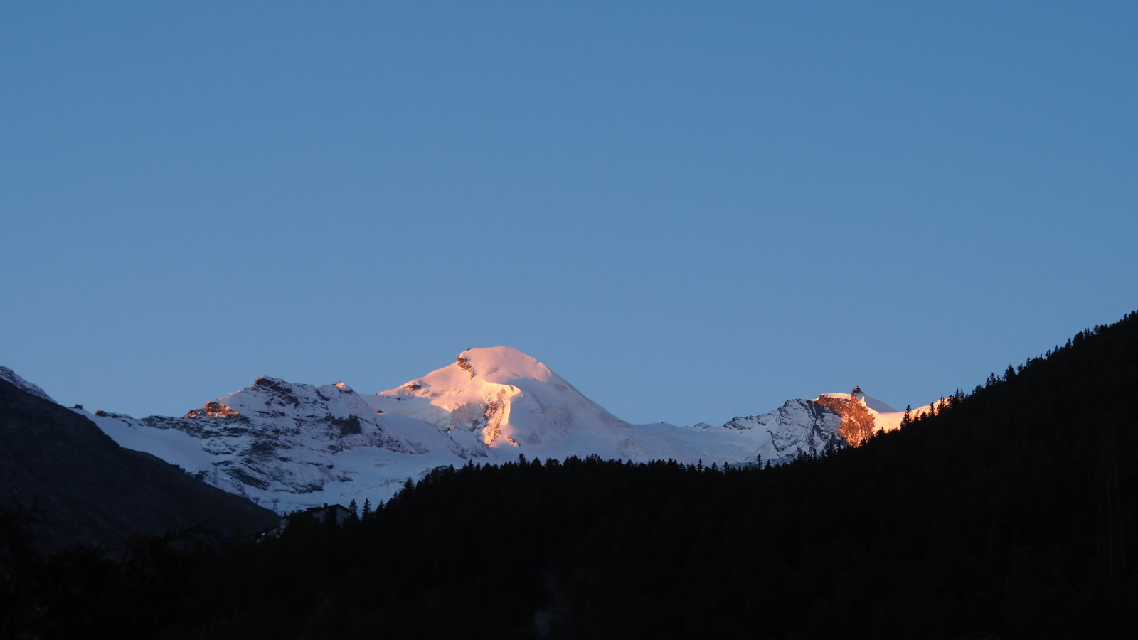 Napfelkelte az Allalinhornt(4027m) már süti a Nap