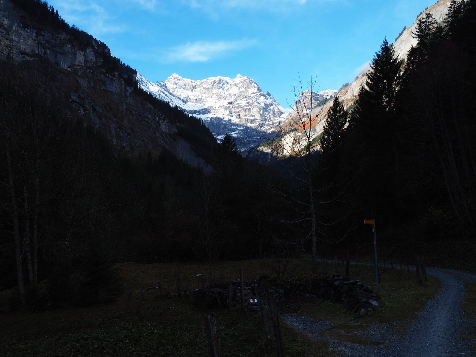 A nap itt még nem sütött be a völgybe