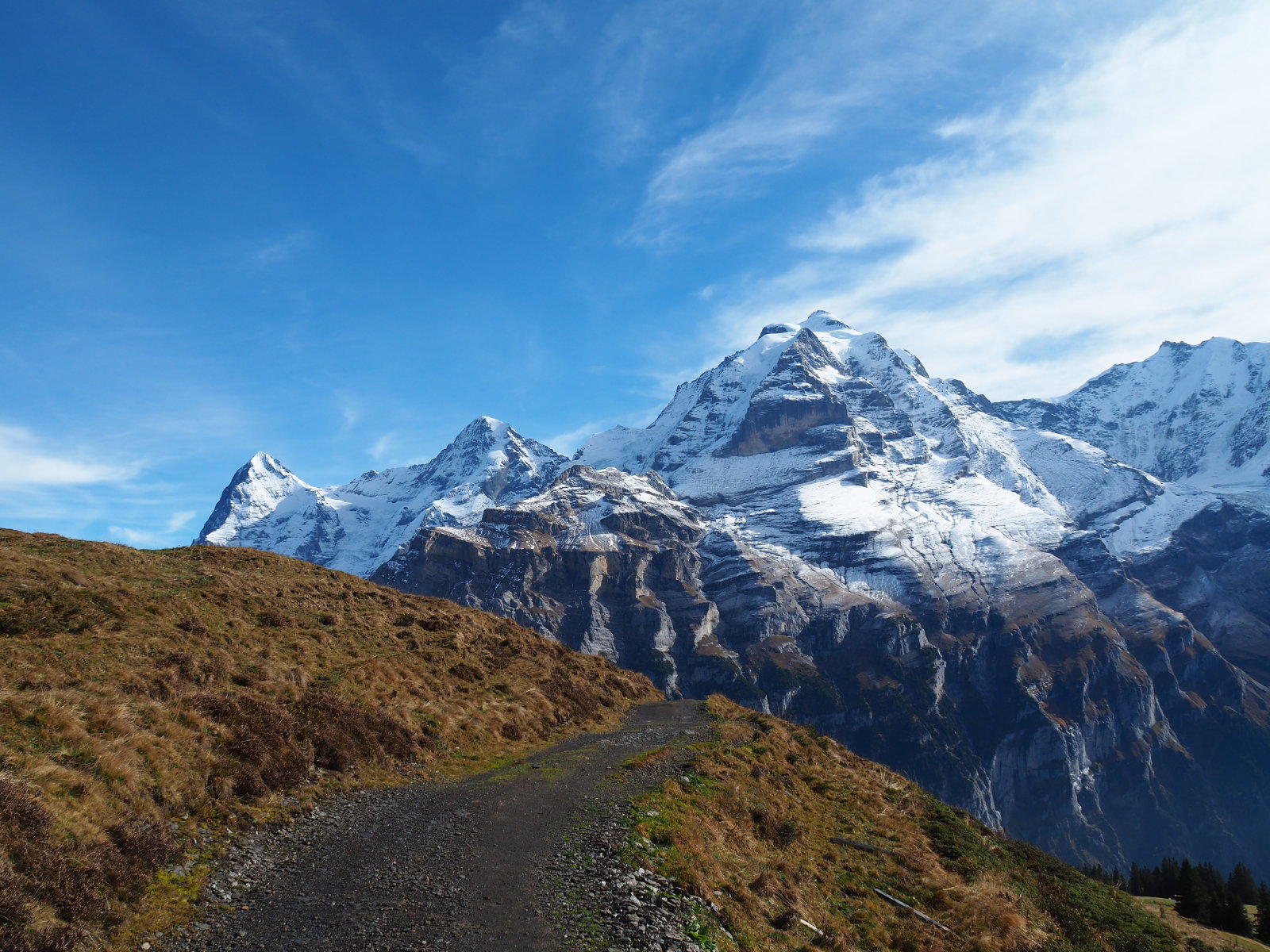 az Eiger-Mönch-Jungfrauról "millió" képet készítettem