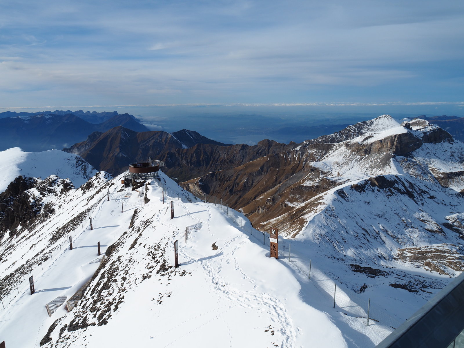 háttérben a Thunersee
