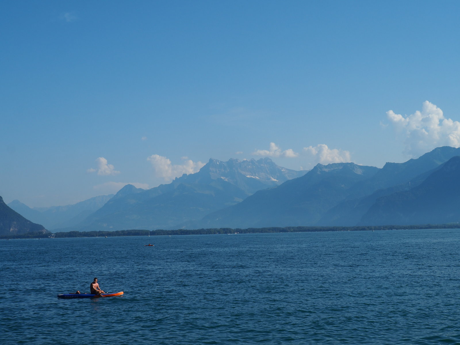 háttérben a Dent du Midi