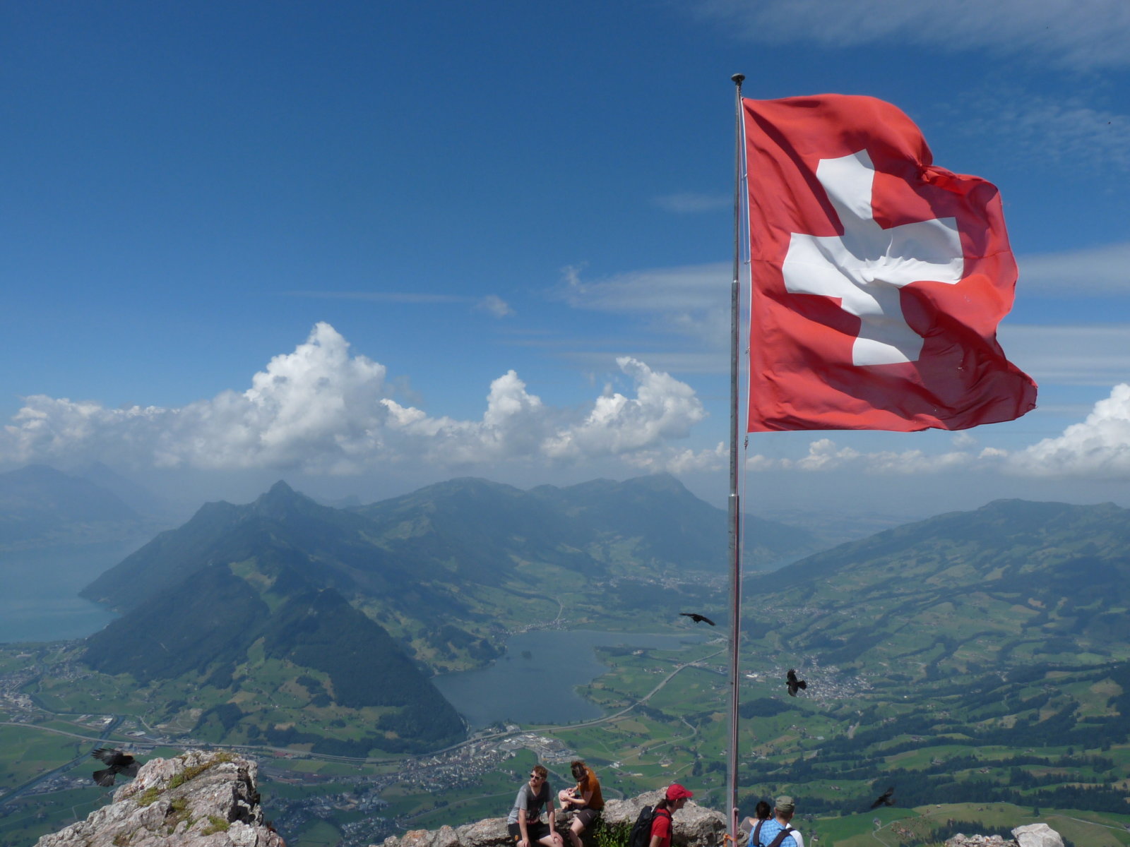 Lauerzersee, balra Vierwaldstattersee, középen hátul a Rigi