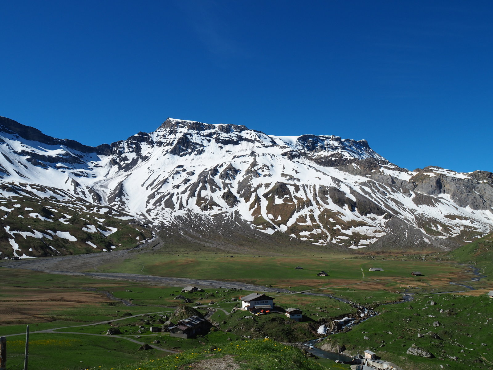 Dél fele a wallisi havas csúcsok