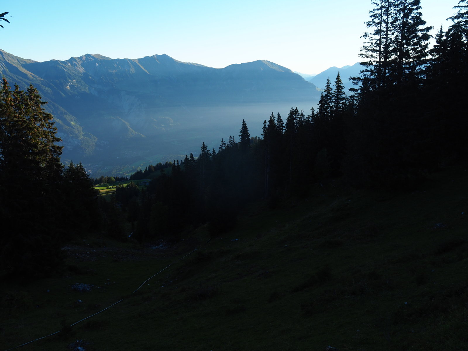 A völgyben jól látszik a hidegebb, párás levegő