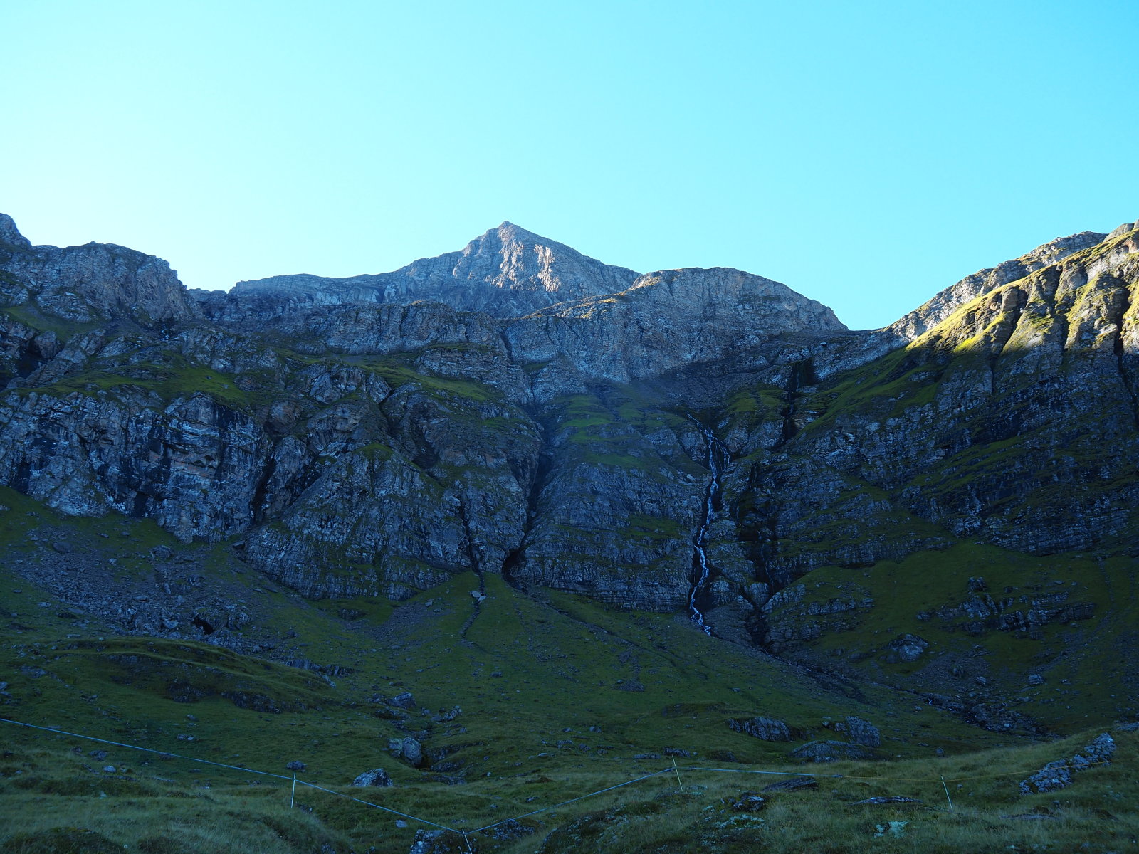 Ezen a "falon" kéne valahogy felmászni