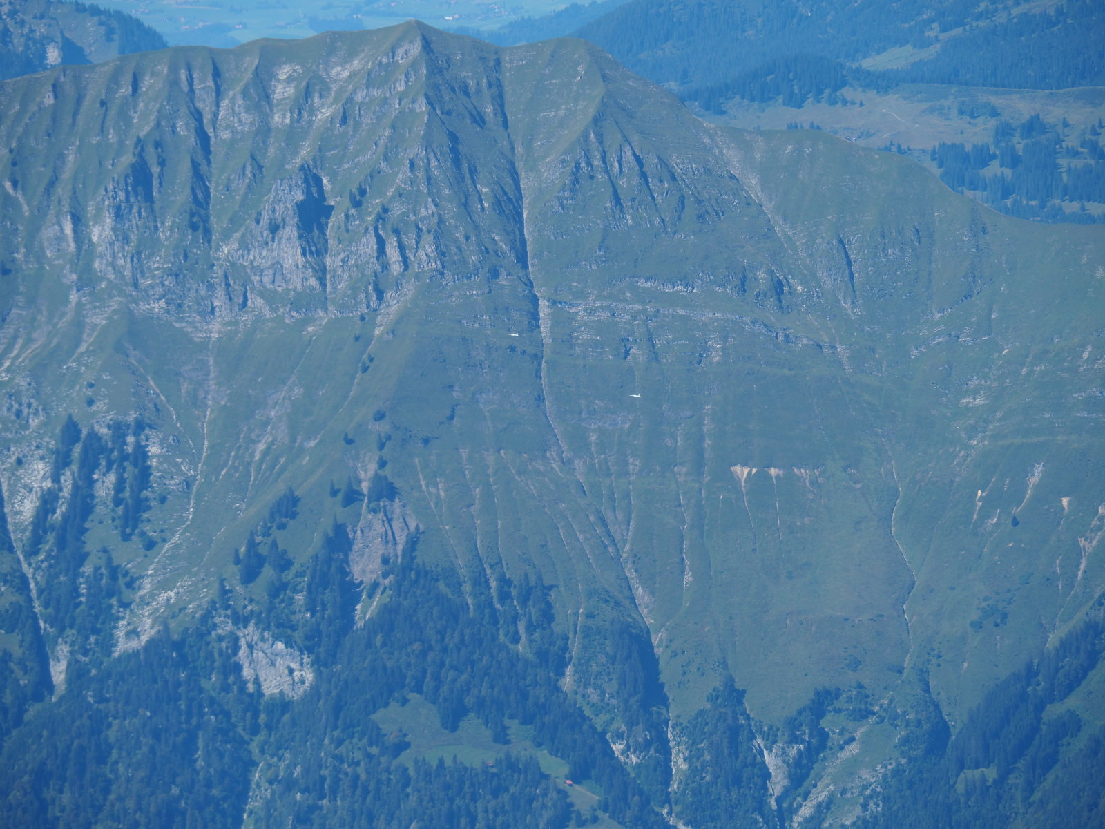 a völgyben Meiringenben az F18-asok "edzettek"