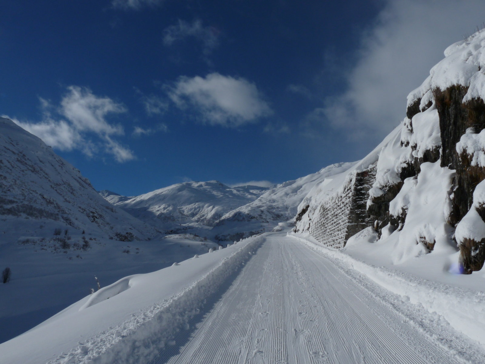 Feljebb már sütött a nap