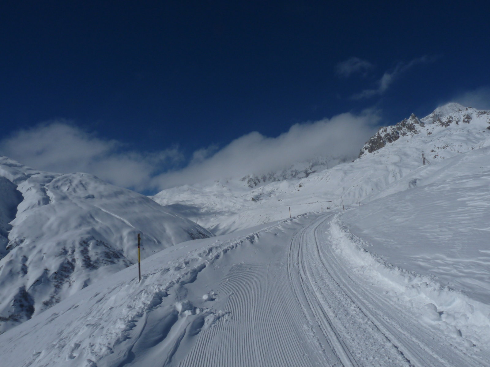 a hegygerinc mögött van Wallis