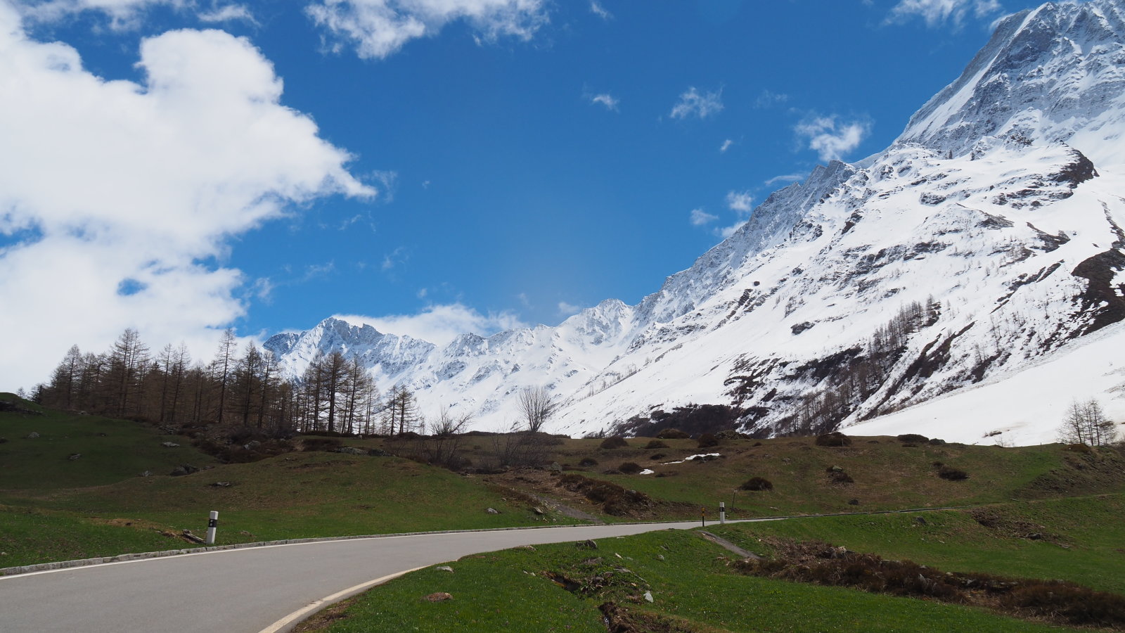 itt mintha laposodna az út