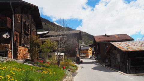 típikus wallisi falu