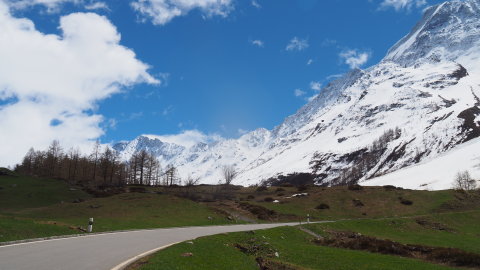 itt mintha laposodna az út