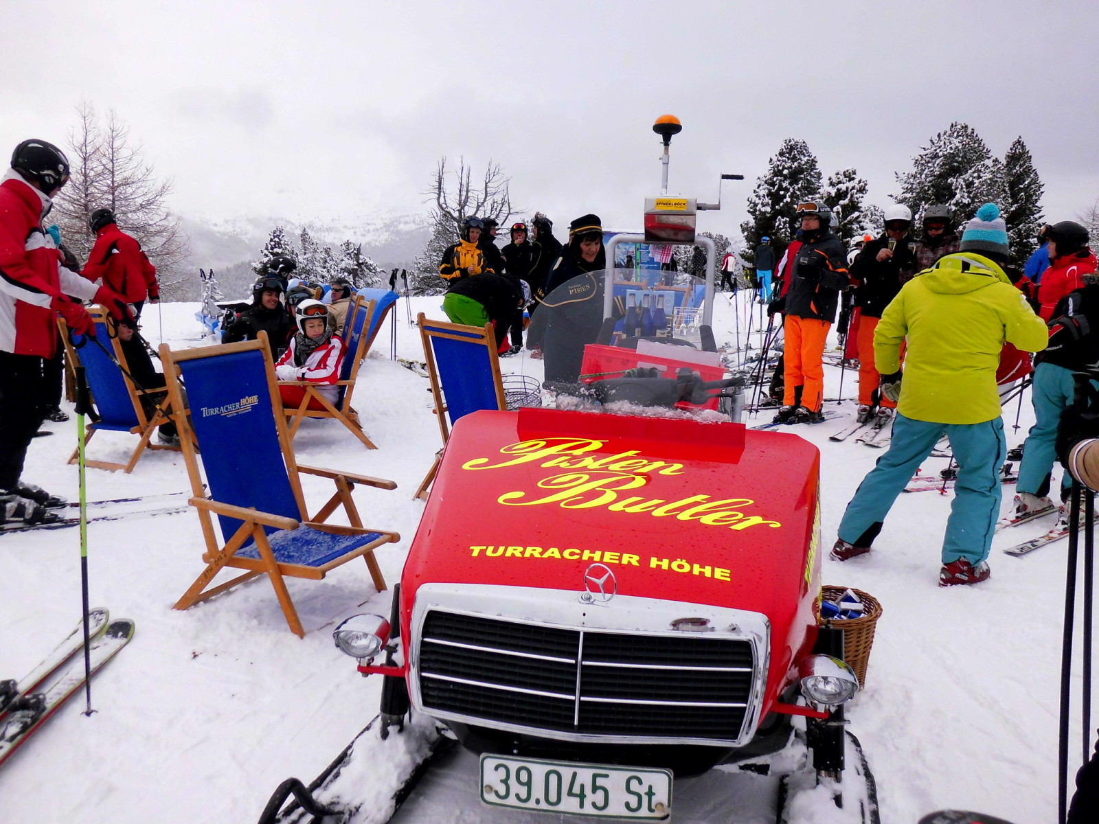 Pezsgőt osztogatnak, BUÉK!