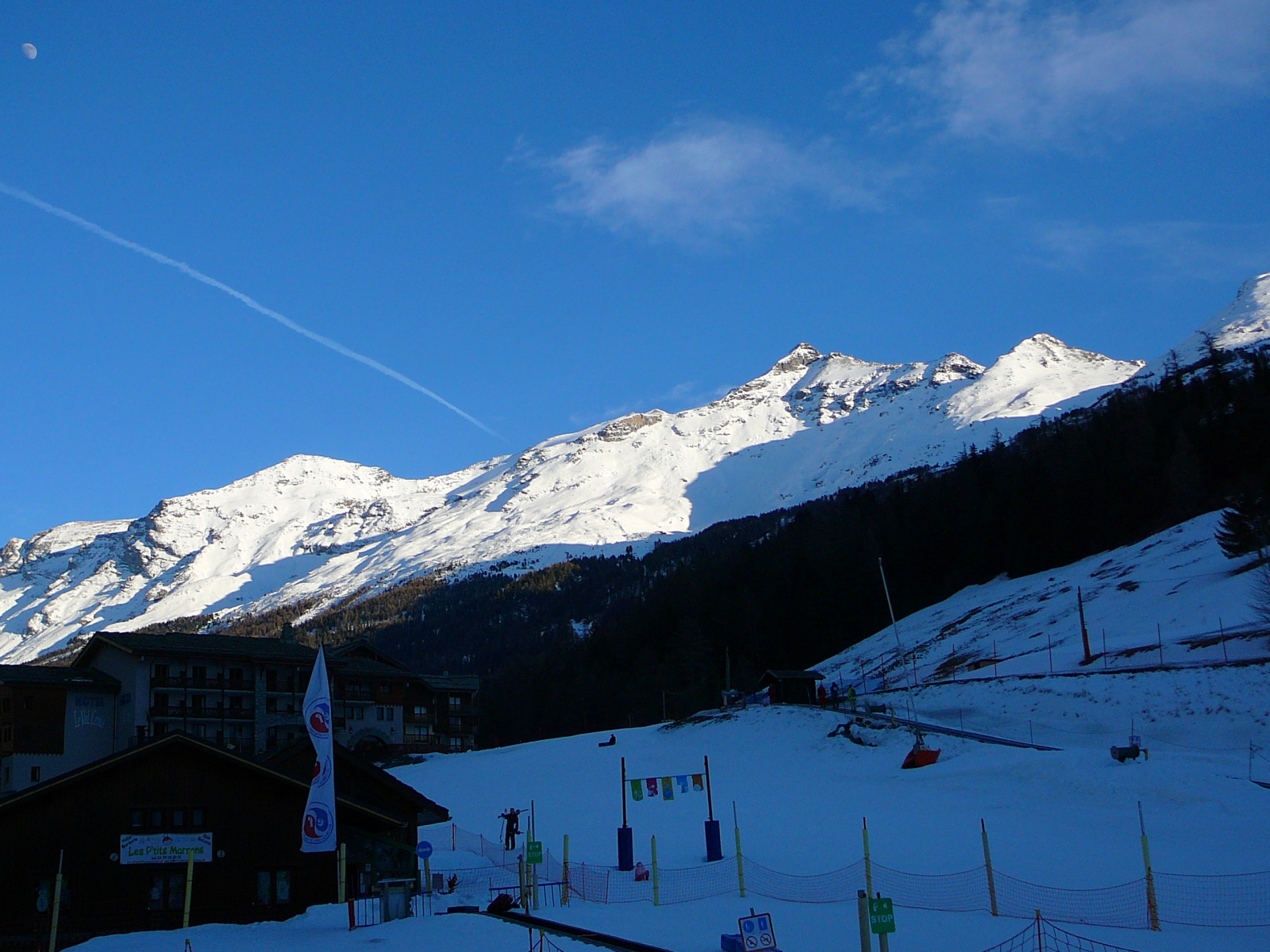 LANSLEBURG FELVONÓKÖZPONT