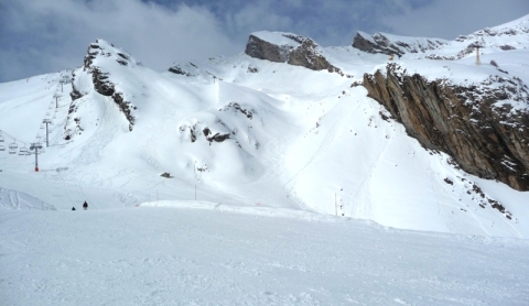 "roche aux fées" kék pálya és a 4 személyes felvonó, ami felvisz a csúcsra