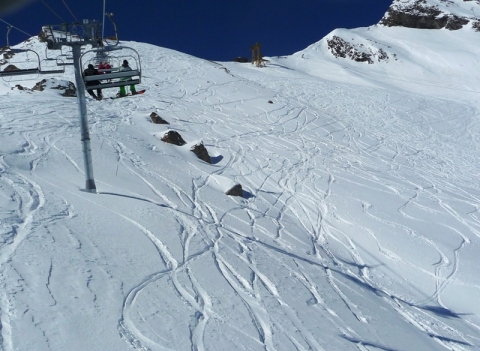 fekete pálya 2600 méterről