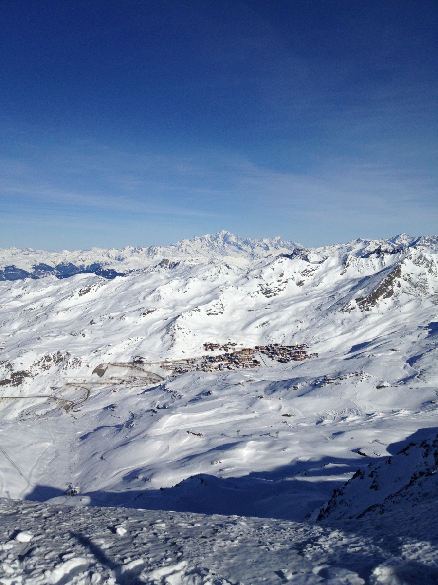 Val Thorens a Cime de Caron-ról, háttérben pedig a Mt. Blanc