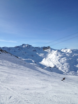 Pulviometre pálya, háttérben a Funitel Bouquetin