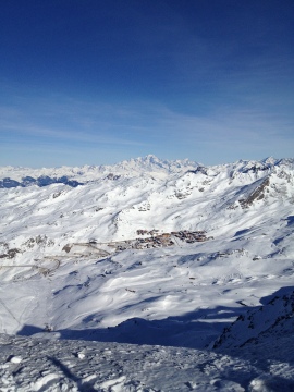 Val Thorens a Cime de Caron-ról, háttérben pedig a Mt. Blanc