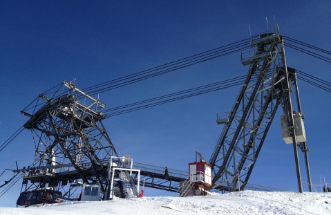 A Caron felső traverze