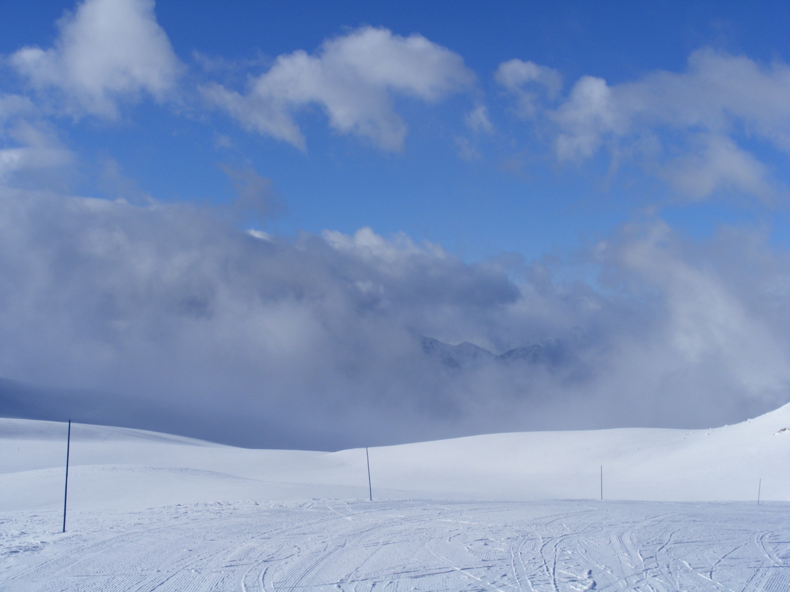 holdbéli táj felhőkkel Val-Cenis