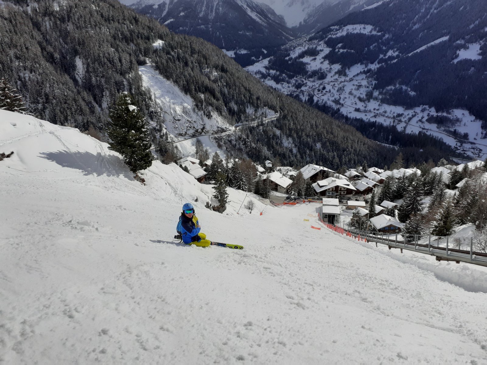 St. Luc, a meredek letörés az erdei fekete végén. Nincs sok kifutó...