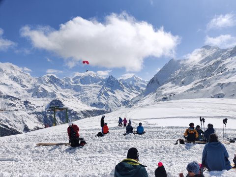 Ebédidő a marmottes étteremnél (COVID-protokoll betartva)